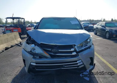 2018 Toyota Highlander Le z USA, uszkodzony, nr VIN 5TDZARFH7JS040614